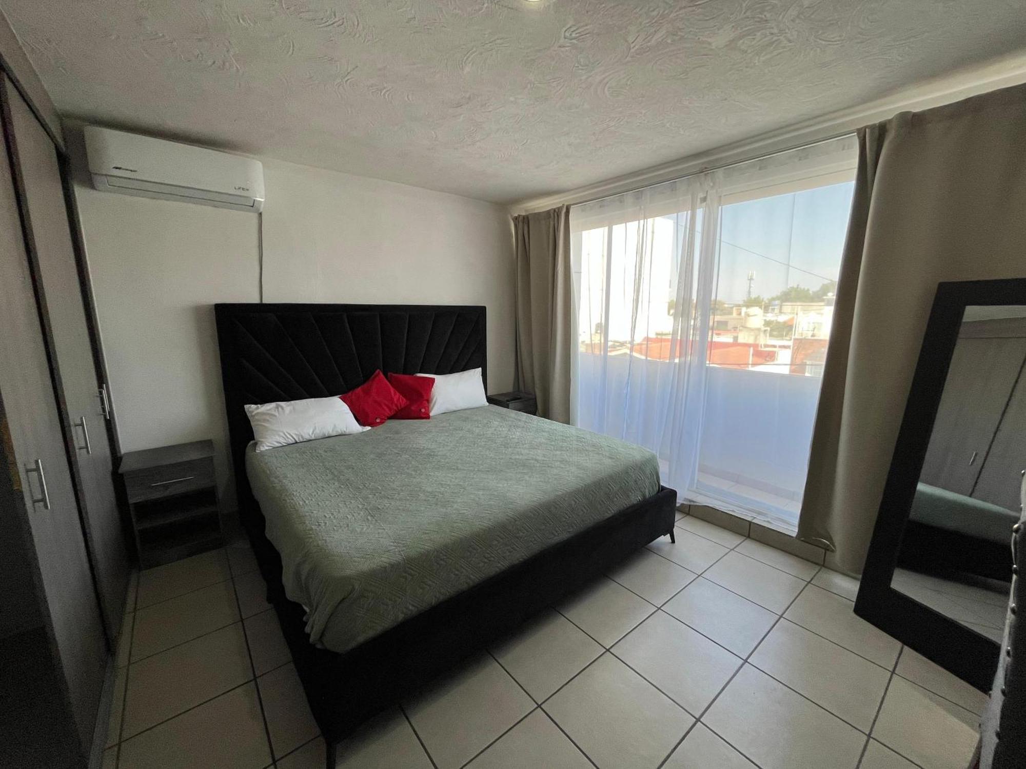 1 Venator House Boutique Aparthotel Leon Ngoại thất bức ảnh