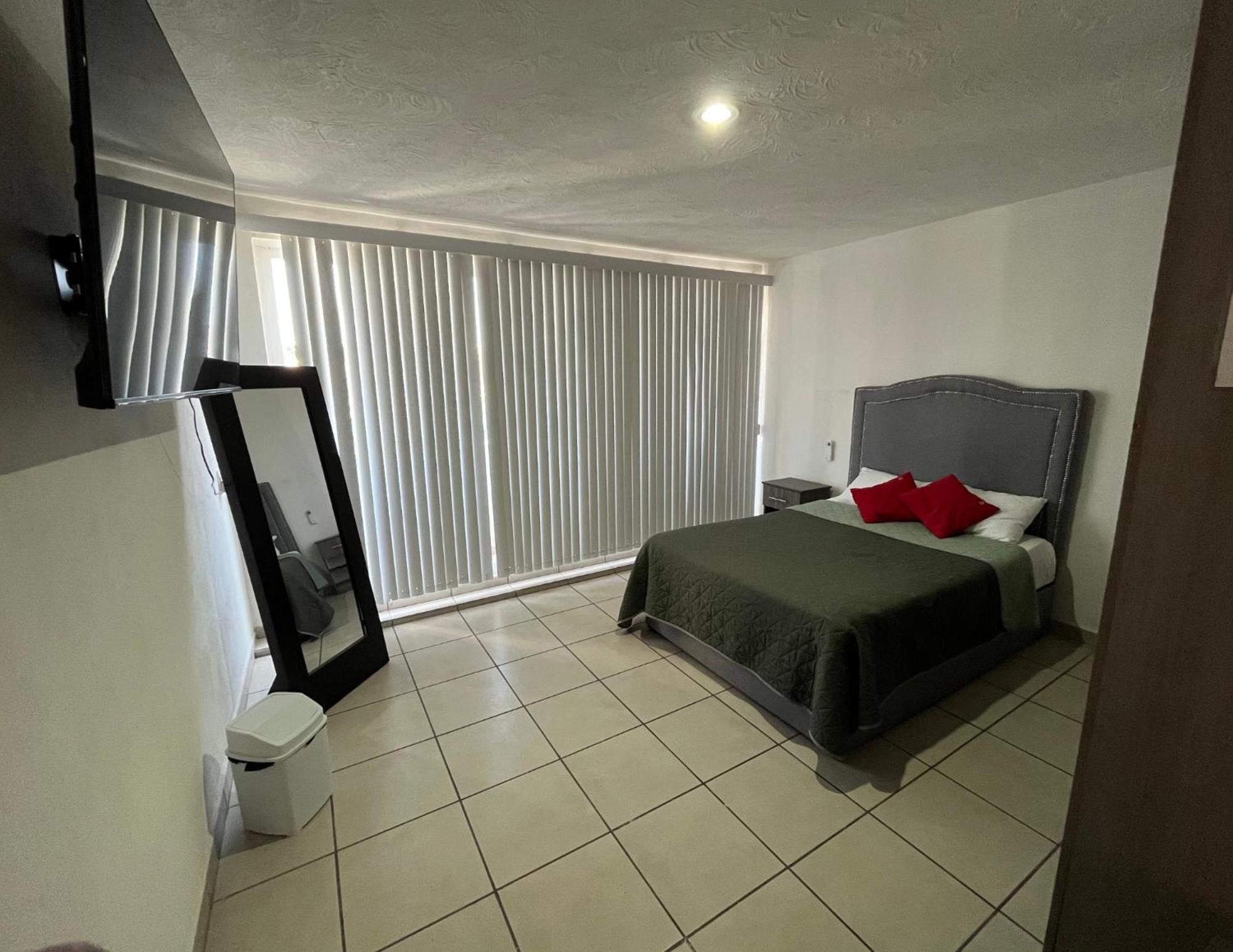1 Venator House Boutique Aparthotel Leon Ngoại thất bức ảnh